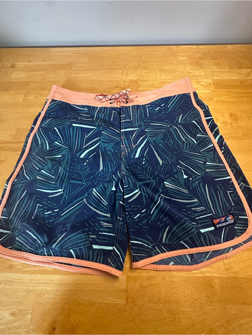 Patagonia Scallop Hem Stretch Wavefarer Boardshorts - Size 36